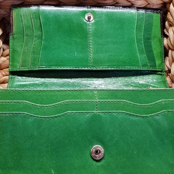 Green Leather Wallet - Picture 5 of 9
